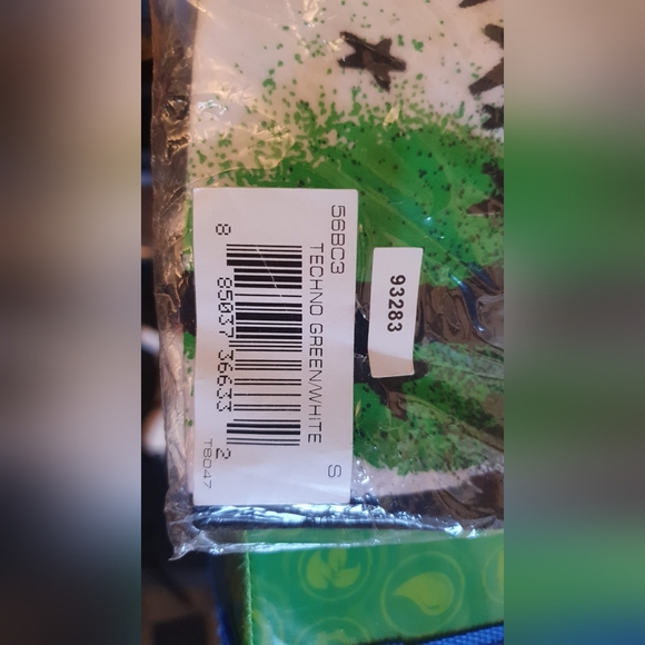 FCUK Techno Green/White tshirt Size: Small - Picture 2 of 2